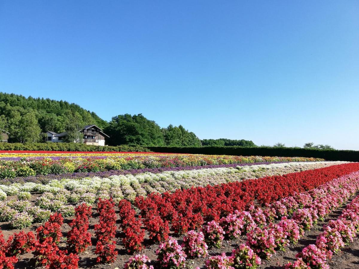 Nakafurano Hotel Hanafuji Inn מראה חיצוני תמונה