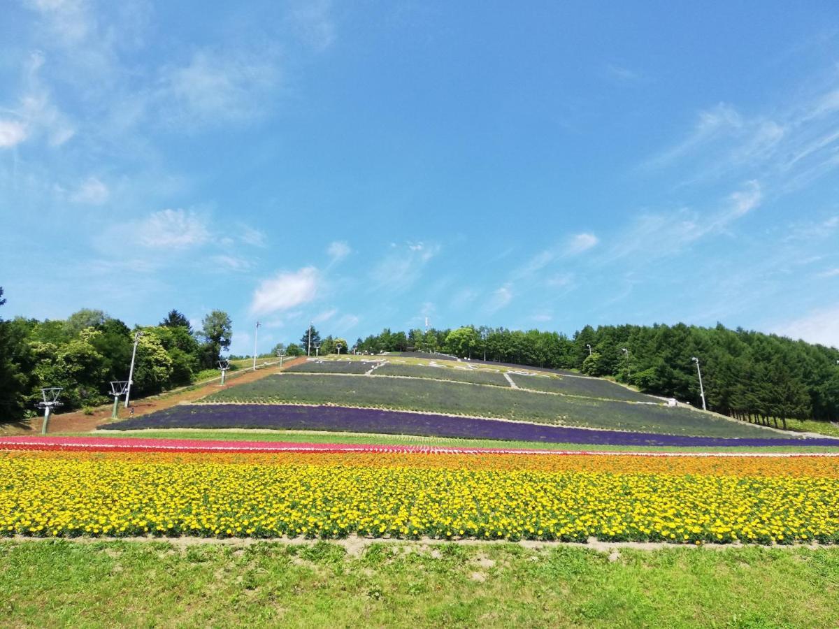 Nakafurano Hotel Hanafuji Inn מראה חיצוני תמונה