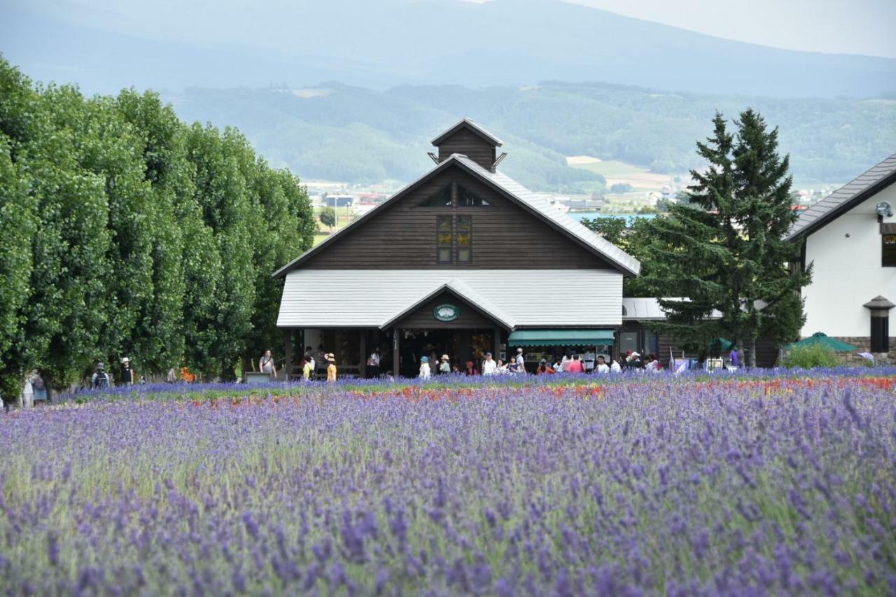 Nakafurano Hotel Hanafuji Inn מראה חיצוני תמונה